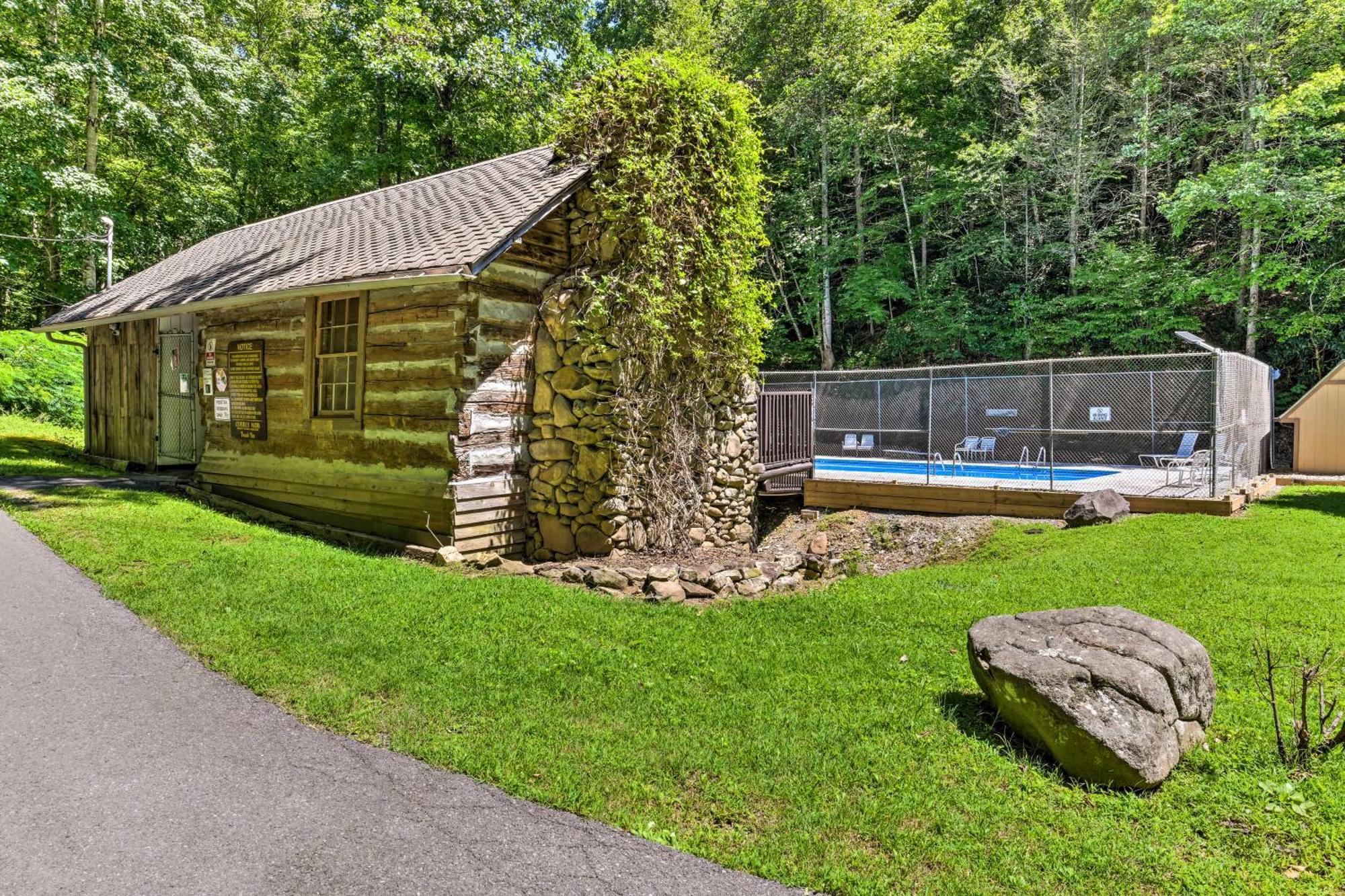 Gatlinburg Cabin With Game Room, Hot Tub And Mtn Views Εξωτερικό φωτογραφία